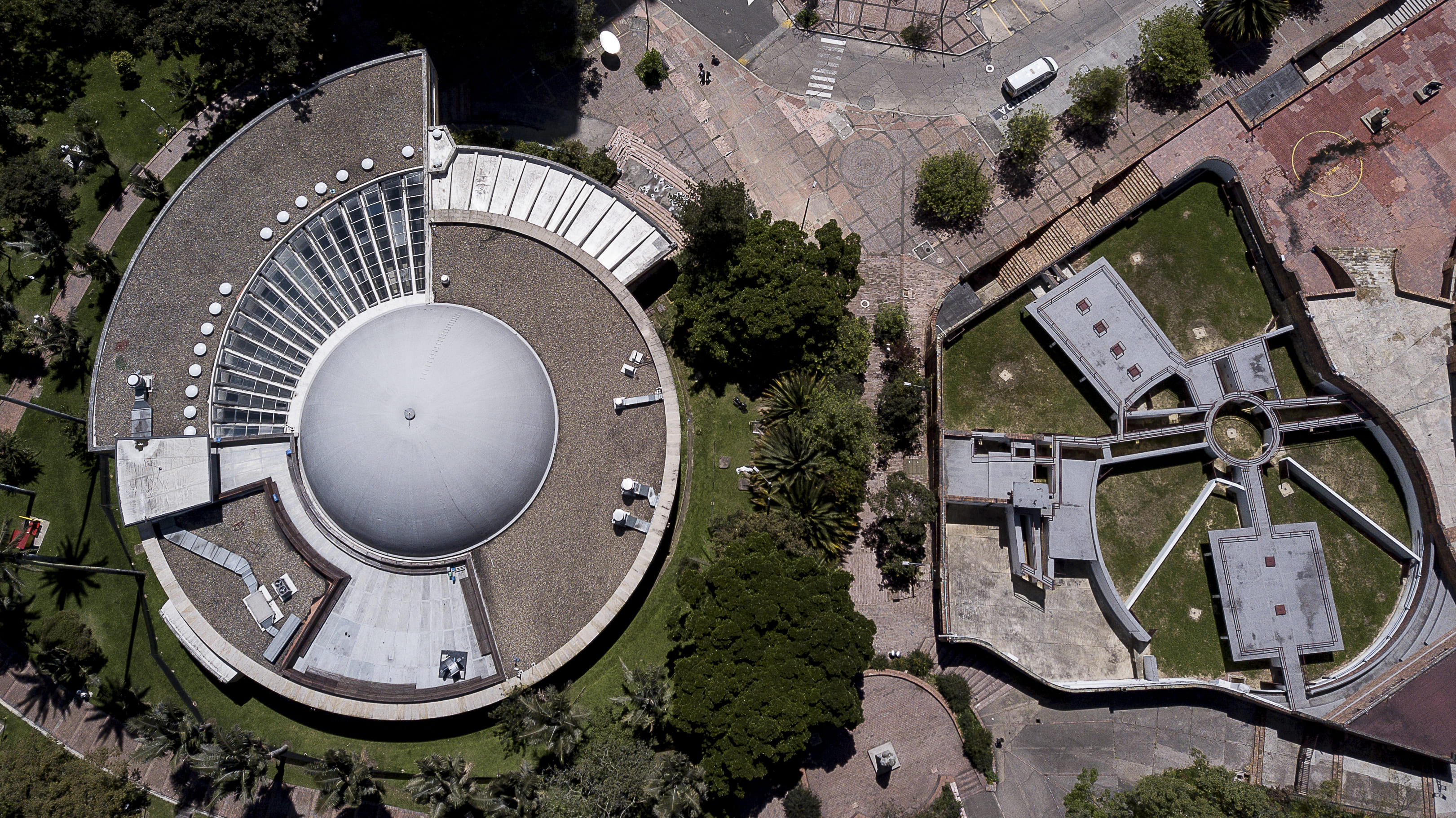 Fotografía aérea  del Planetario de Bogotá