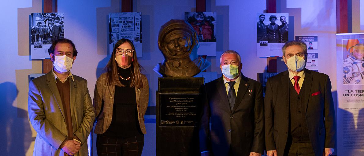 Entrega Busto de Yury Gagarin al Planetario de Bogotá